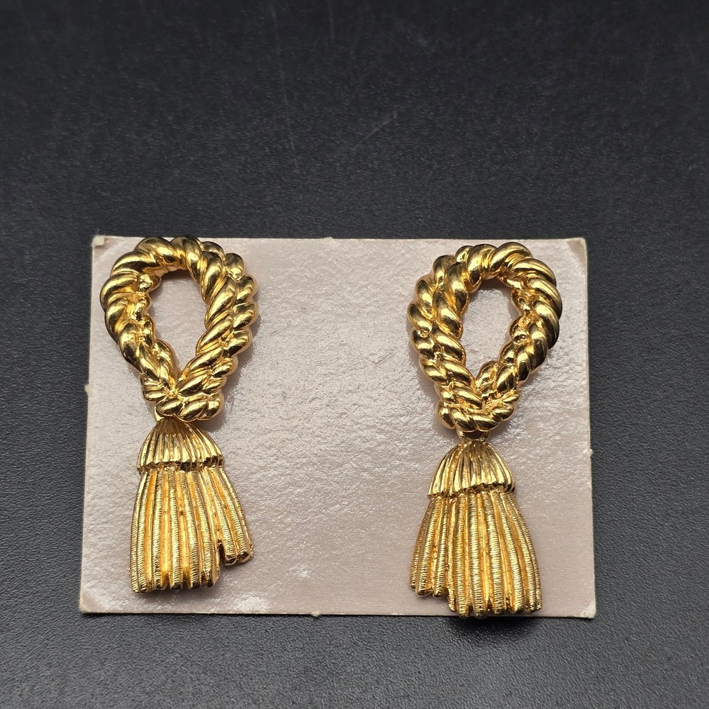 Avon 1989 Decorative Tassel Earrings Gold Tone Pierced Vintage 1980s